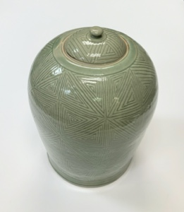 Image of Jar (celadon glaze with lid)