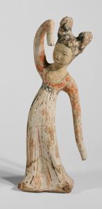 Image of Standing female dancer (1 of 2)